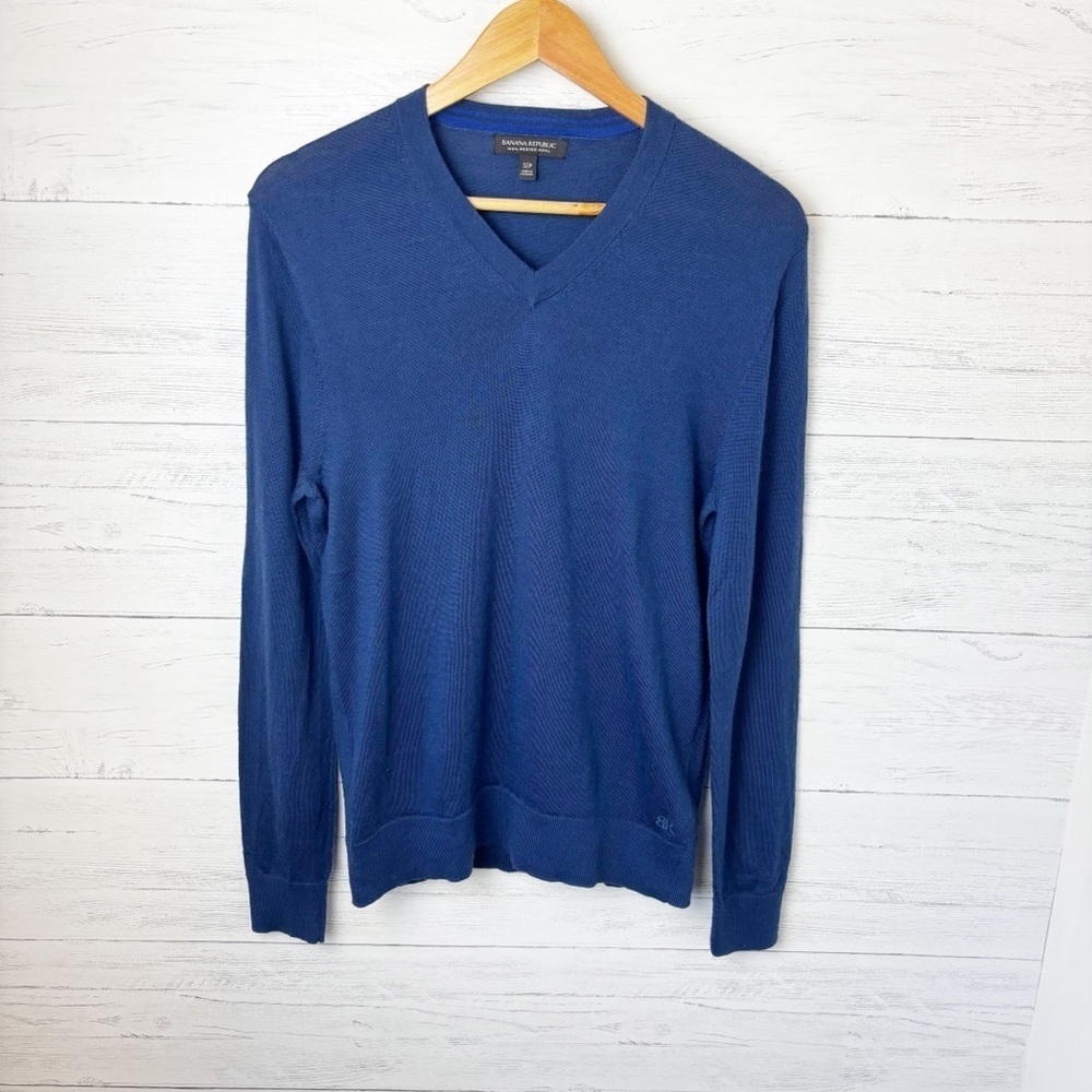 Banana Republic 100% Merino Wool V Neck Sweater Medium Blue Small - Long Sleeves
